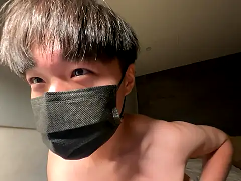 Snapshot of Yo155 chatting on 10/16/25, 04:52 Yo155 online show from 10/16/25, 04:52