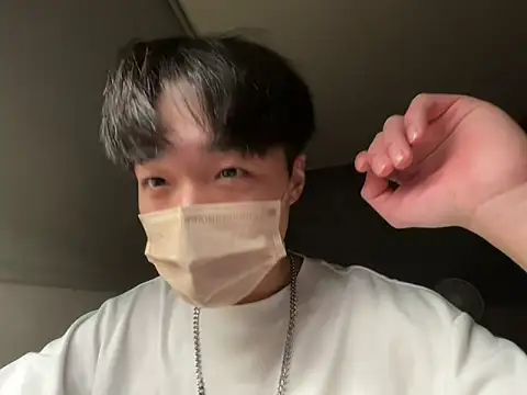 Snapshot of Yo155 chatting on 10/21/25, 03:35 Yo155 online show from 10/21/25, 03:35