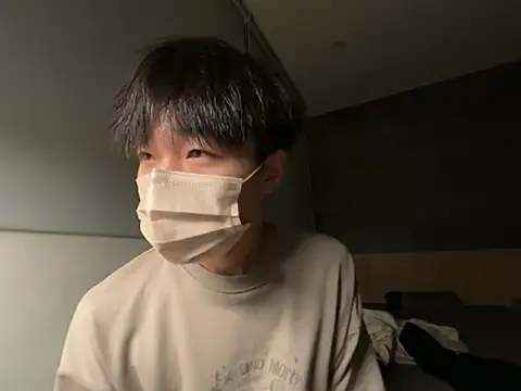 Snapshot of Yo155 chatting on 10/27/25, 05:17 Yo155 online show from 10/27/25, 05:17