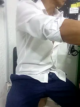 Snapshot of HungHangup chatting on 10/14/25, 11:27 HungHangup online show from 10/14/25, 11:27