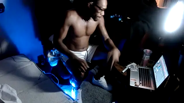 214KingLonggg online show from 05/19/26, 07:15