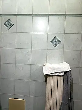 giovan2020 online show from 12/22/25, 11:13