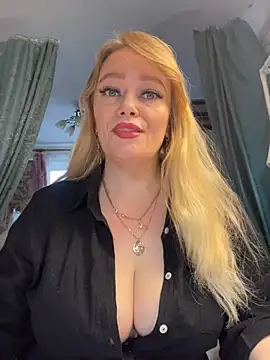 Snapshot of Sweet-blonde chatting on 04/27/26, 02:26 Sweet-blonde online show from 04/27/26, 02:26