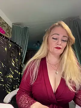 Snapshot of Sweet-blonde chatting on 05/05/26, 07:11 Sweet-blonde online show from 05/05/26, 07:11