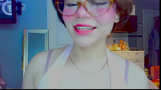 LunaMilav online show from 09/28/25, 04:18