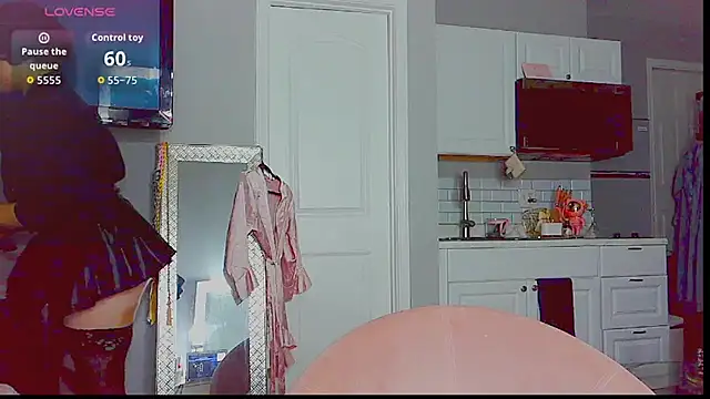 LunaMilav online show from 10/01/25, 02:28