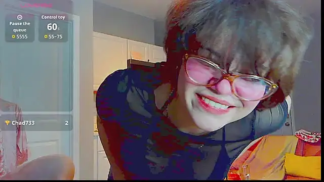 LunaMilav online show from 10/03/25, 01:57