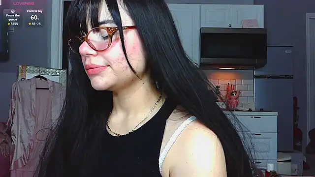 LunaMilav online show from 10/16/25, 12:00