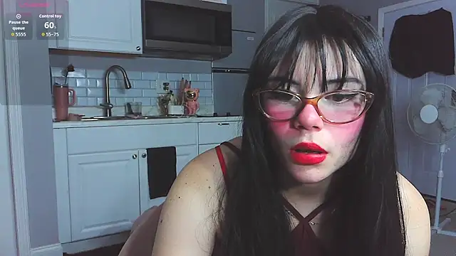 LunaMilav online show from 10/16/25, 11:39