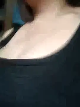 Snapshot of Penny-y chatting on 10/21/25, 02:01 Penny-y online show from 10/21/25, 02:01