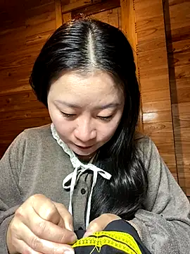 violet-00 online show from 12/17/25, 01:11