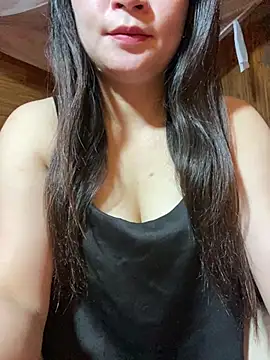 Snapshot of violet-00 chatting on 05/16/26, 12:07 violet-00 online show from 05/16/26, 12:07