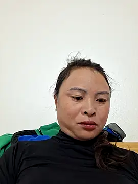 xuxulovezz online show from 11/18/25, 11:15