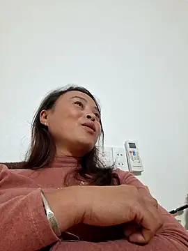 xuxulovezz online show from 11/24/25, 12:27