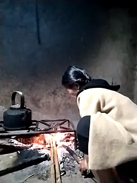 abigail-00 online show from 12/04/25, 09:34