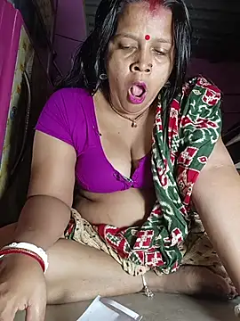 Snapshot of reya743 chatting on 11/07/25, 10:43 reya743 online show from 11/07/25, 10:43