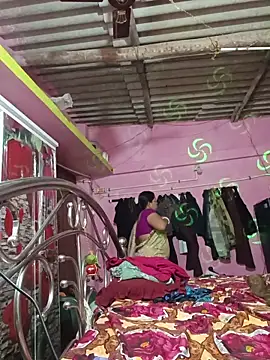 Snapshot of reya743 chatting on 11/09/25, 11:36 reya743 online show from 11/09/25, 11:36