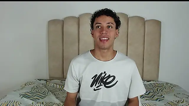 aroncooper1 online show from 10/29/25, 05:10