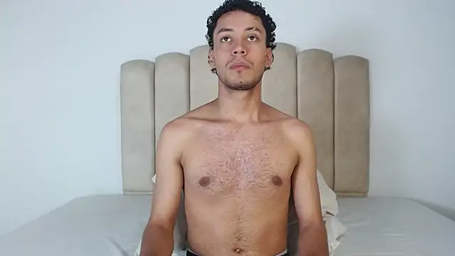 aroncooper1 online show from 11/18/25, 09:47