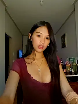 Snapshot of Bunny72772 chatting on 10/11/25, 03:32 Bunny72772 online show from 10/11/25, 03:32