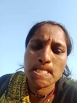 Pooja6060 online show from 10/18/25, 10:49