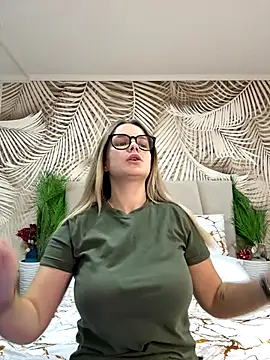 KellyHayden online show from 10/17/25, 10:29