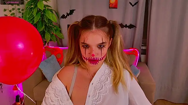 KellyHayden online show from 10/31/25, 05:36