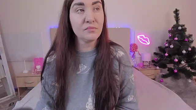 TrishaDarks online show from 12/20/25, 06:42