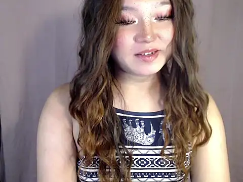 Eyes-on-me online show from 11/25/25, 05:46