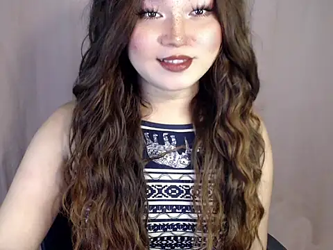 Eyes-on-me online show from 12/01/25, 05:07