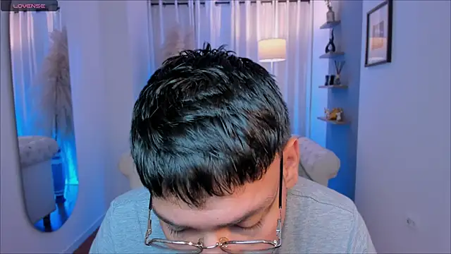 Snapshot of marcuswildx chatting on 11/21/25, 02:05 marcuswildx online show from 11/21/25, 02:05