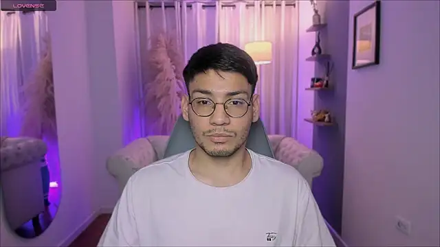 Snapshot of marcuswildx chatting on 12/16/25, 10:15 marcuswildx online show from 12/16/25, 10:15