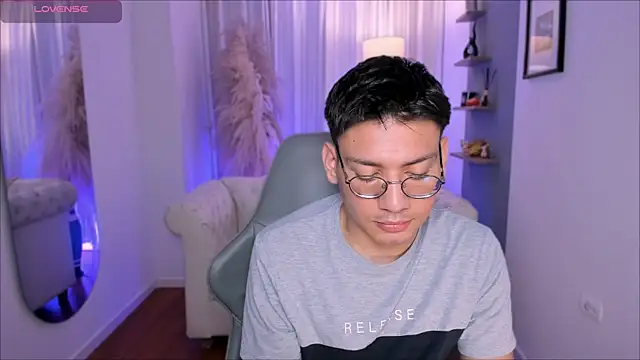 Snapshot of marcuswildx chatting on 12/18/25, 10:43 marcuswildx online show from 12/18/25, 10:43