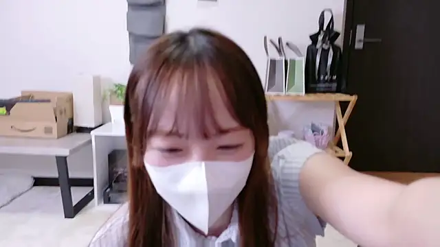 saku sakura  online show from 10/08/25, 12:25