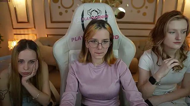 Snapshot of Hoshi_mur chatting on 10/05/25, 10:24 Hoshi mur online show from 10/05/25, 10:24