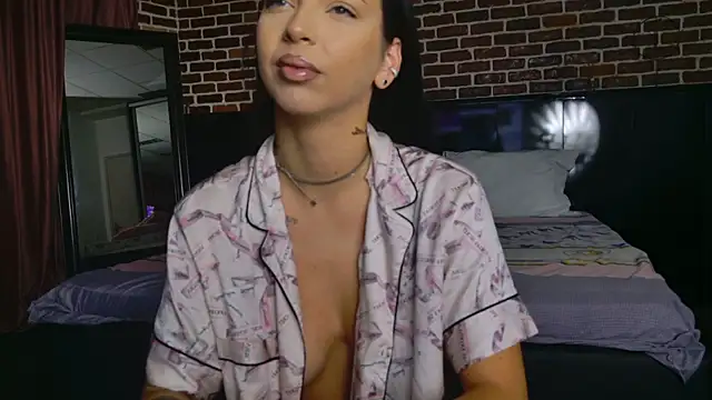 MeganSin  online show from 10/05/25, 04:22