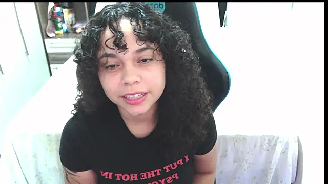 Snapshot of sweetamy326 chatting on 06/20/26, 10:23 sweetamy326 online show from 06/20/26, 10:23