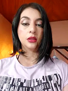 Snapshot of LlianneDiamond1 chatting on 09/25/25, 11:30 LlianneDiamond1 online show from 09/25/25, 11:30