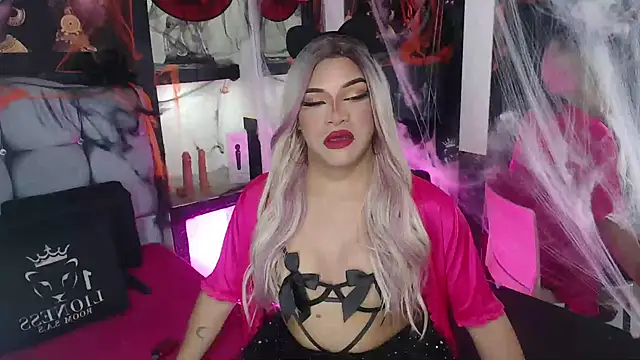 Sophia hott01 online show from 10/28/25, 12:58