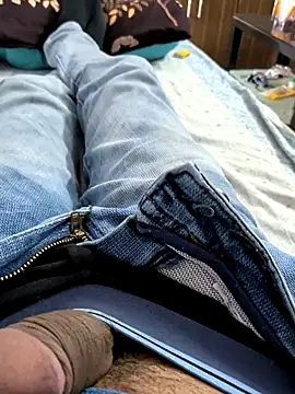 slaveboi9876 online show from 12/21/25, 04:19