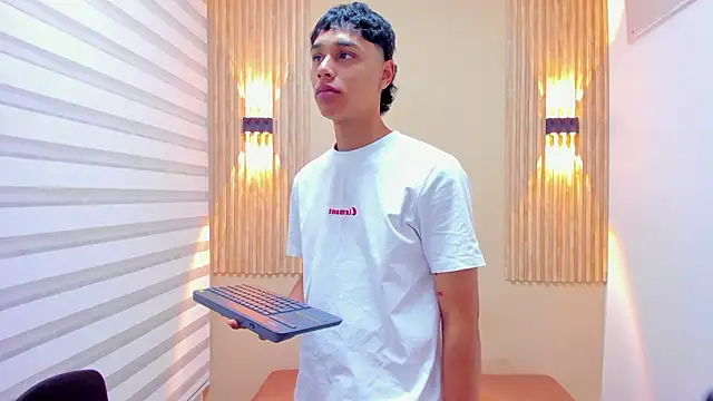 Snapshot of Frayhot777 chatting on 02/10/26, 07:29 Frayhot777 online show from 02/10/26, 07:29