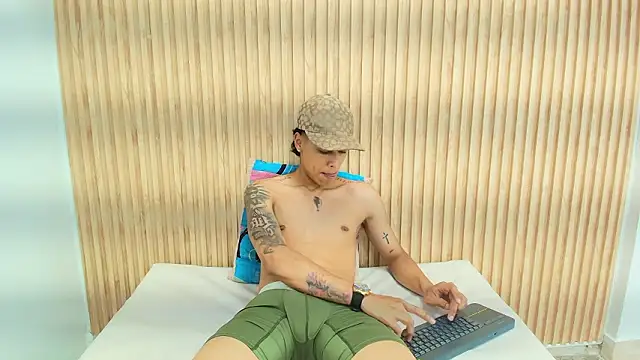 Snapshot of Frayhot777 chatting on 02/11/26, 07:52 Frayhot777 online show from 02/11/26, 07:52