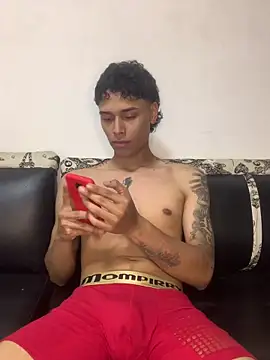 Snapshot of Frayhot777 chatting on 03/18/26, 12:36 Frayhot777 online show from 03/18/26, 12:36