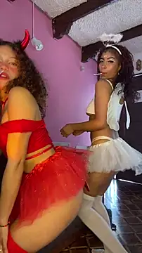 PrettyLia online show from 10/29/25, 05:14