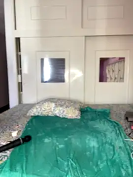 PrettyLia online show from 12/13/25, 08:25