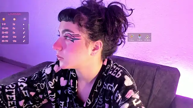 kitty  chs online show from 10/30/25, 12:39