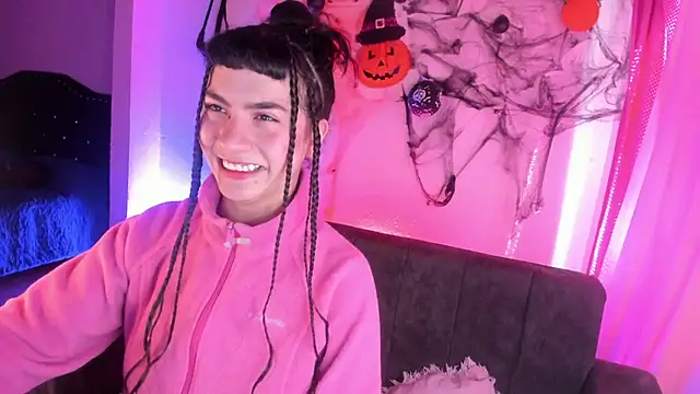 kitty  chs online show from 11/13/25, 12:37