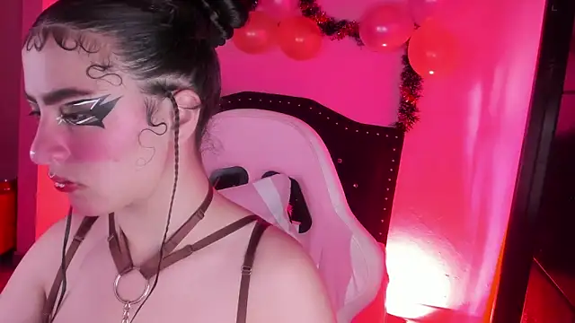 kitty  chs online show from 12/22/25, 01:52