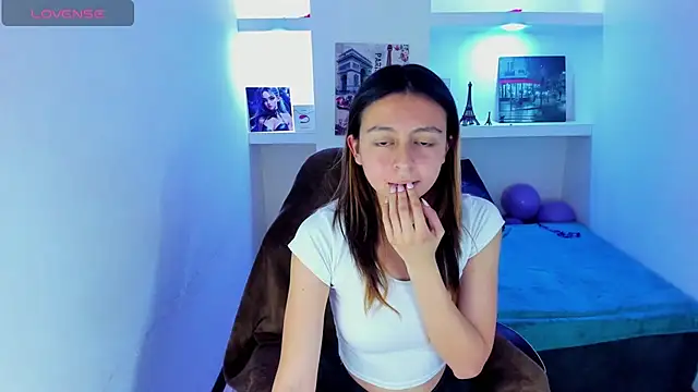 lala clark online show from 10/10/25, 04:11