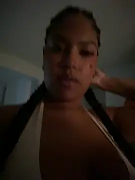 miiabrown18 online show from 10/31/25, 01:39